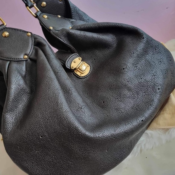 Louis Vuitton Handbags - Authentic Louis Vuitton Mahina hobo XL